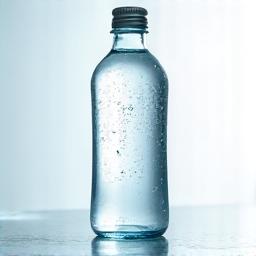 Botol kaca boleh kitar semula yang bersih dan kosong